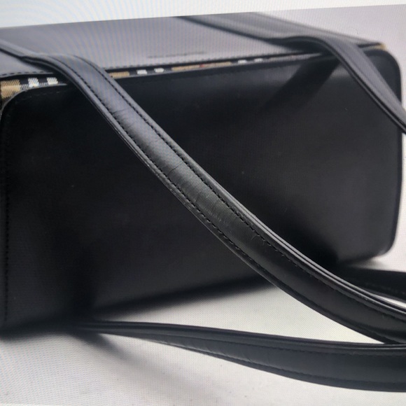 AUTHENTIC/VINTAGE BURBERRY NOVA CHECK LEATHER HANDBAG BY SANYO SHOKAI. - Picture 17 of 17